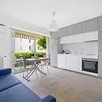 Les Miradors - Calme - Piscine - Parking Prive - Apartment Menton
