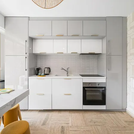 Les Miradors - Calme - Piscine - Parking Prive - Apartament Mentona